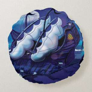 Cojín Redondo Viejo barco velero de madera en el muelle.