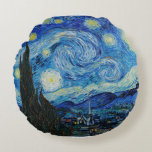 Cojín Redondo Vincent Van Gogh es la noche estrellada<br><div class="desc">Sumérjase en la fascinante belleza de The Starry Night de Vincent Van Gogh con esta reproducción de arte de alta calidad. Poseer una historia de arte y dejar que la brillantez de la obra maestra de Van Gogh ilumine tu entorno.</div>