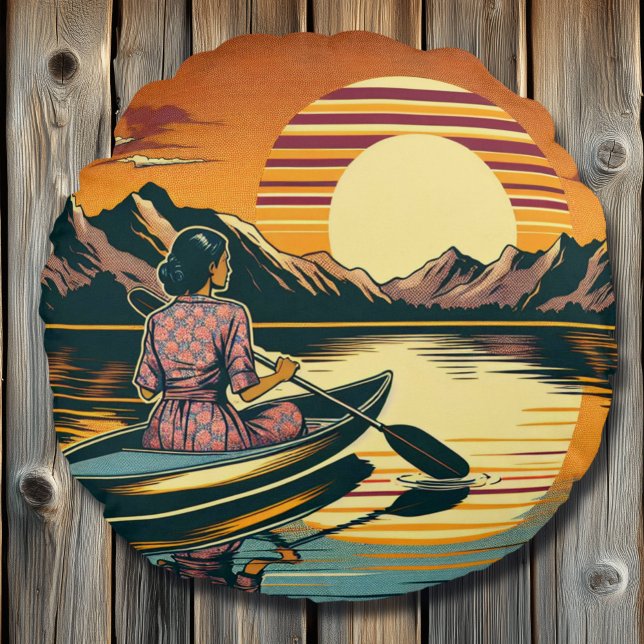 Cojín Redondo Vintage Camping Scene Woman Kayak (Subido por el creador)