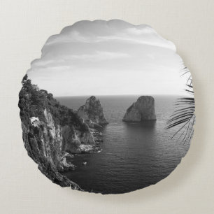 Cojín Redondo Vista de la roca Faraglioni de Capri 1 - BN