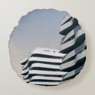 COJÍN REDONDO VISTA DE LOS OJOS DE BIRD A DOS EDIFICIOS DE TORRE