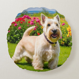 Cojín Redondo Wheaten Scottish Terrier jugando en Flowers Grass