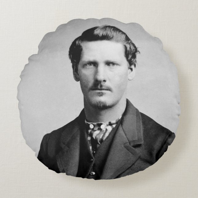 Cojín Redondo Wyatt Earp: Lawman, Gunfighter, guardián de Saloon (Anverso)