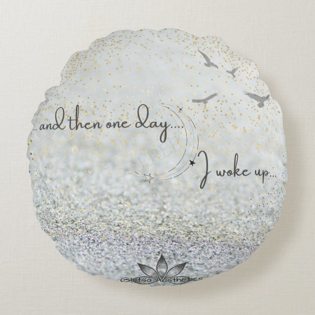 Cojín Redondo ...y luego un día Round Pillow (Anverso)