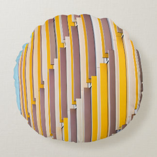 COJÍN REDONDO YELLOW CONCRETE BUILDING DURING DAYTIME