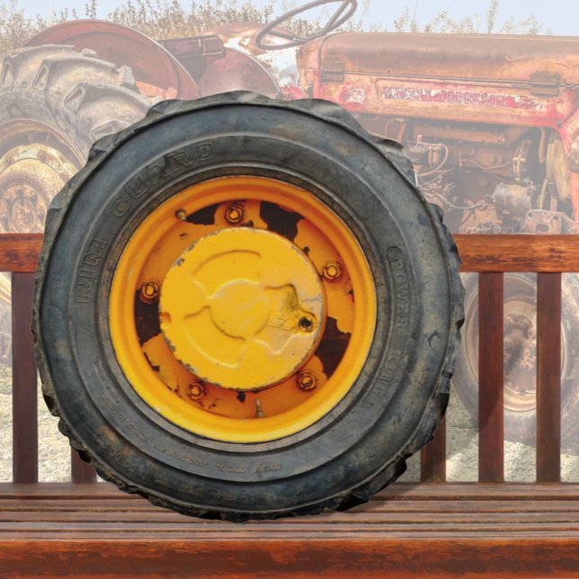 Cojín Redondo yellow orange antique car flat tire (Subido por el creador)