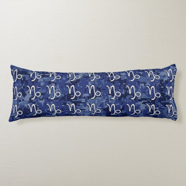 Cojín Símbolo zodiaco de Capricornio sobre camo digital  (Anverso)