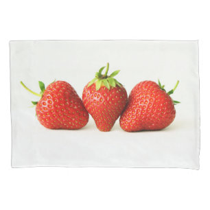 Cojín Tres Fresas Sobre El Funda De La Almohada Blanca D