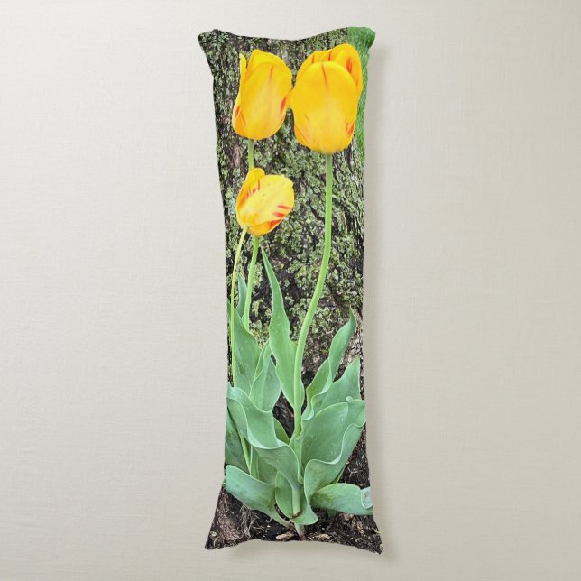 Cojín Tres tulipanes amarillos / (Frente vertical)