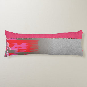 Cojín una pintura de una mujer con un vestido rosa