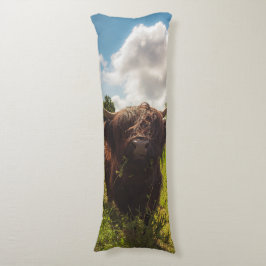 Cojín Vaca negra de tierras altas pastoreando verde luz