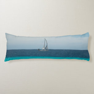 Cojín Vela en el Mar Caribe #1 #océano #muro #arte