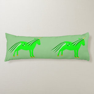 Cojín Verde irlandés lindo y unicornio de oro