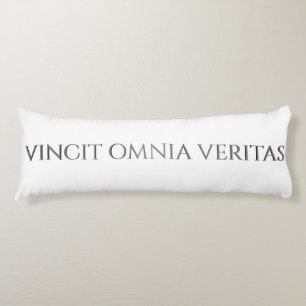 COJÍN VINCIT OMNIA VERITAS BODY PILLOW
