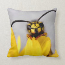 Cojines decorativos divertidos de la avispa