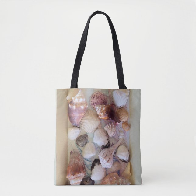 Colección de conchas en una bolsa de tote (Anverso)