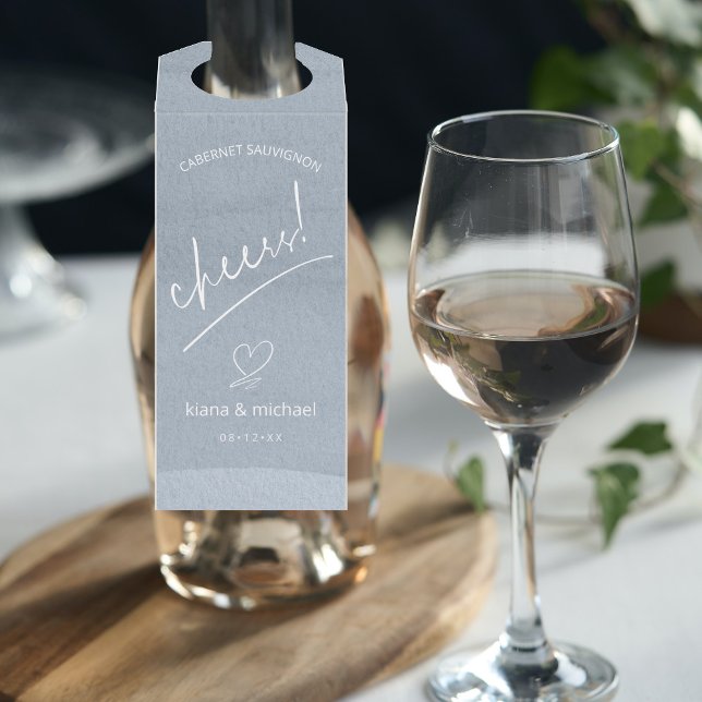 Colgador Para Botellas Boda de caligrafía Cheers Dusty Blue ID771 (Wine Bottle In Situ)