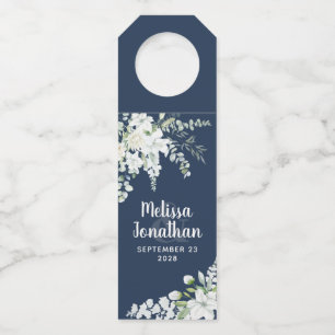 Colgador Para Botellas Boda personalizada con flores blancas en acuarela
