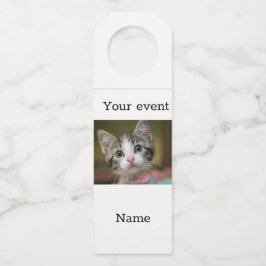 Colgador Para Botellas Un lindo gatito con ojos verdes