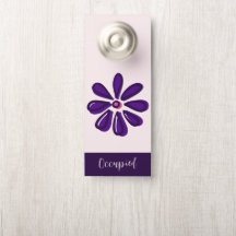 Doodle de flores moradas de moda ocupado / vacante