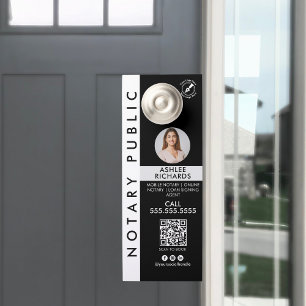 Colgador Para Puertas Logotipo moderno en blanco y negro Código QR Notar