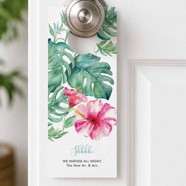 Colgador Para Puertas No Molestar Tropical (Do not disturb door hanger designed with watercolor pink hibiscus flowers and monstera leaves.)