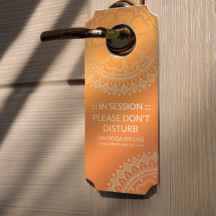 Colgador Para Puertas Profesora de Meditación de Yoga Naranja moderno or
