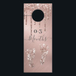 Colgador Para Puertas Rosa Purpurina Oro Perforaciones Pies Bebé Closet<br><div class="desc">Este elegante y lujoso biombo para el biombo es perfecto para el ambiente glamuroso. Presenta unas impresiones falsas y brillantes rosas de purpurina de oro y huellas sobre el fondo metálico de rosa dorado. Es un diseño y concepto moderno, de moda, bonito y único que te permitirá organizar la ropa...</div>