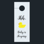 Colgador Para Puertas Shh baby está durmiendo Percha de la puerta de la<br><div class="desc">Disfruta de nuestro "bebé shh está durmiendo" Percha azul de la puerta de la franja.</div>