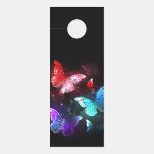 Colgador Para Puertas Tres mariposas brillantes en el fondo nocturno