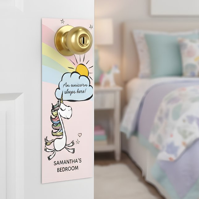 Colgador Para Puertas Un unicornio duerme aquí (Let everyone know that a magic unicorn sleeps here!)