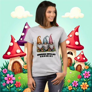 Colgando con mi camiseta gnomies