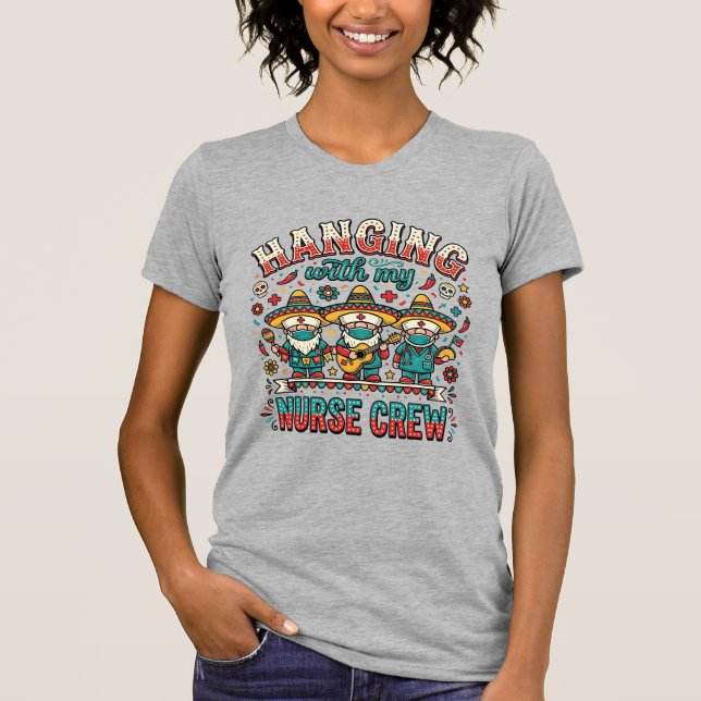 Colgando con mi tripulación de enfermeras Camiseta (Anverso)