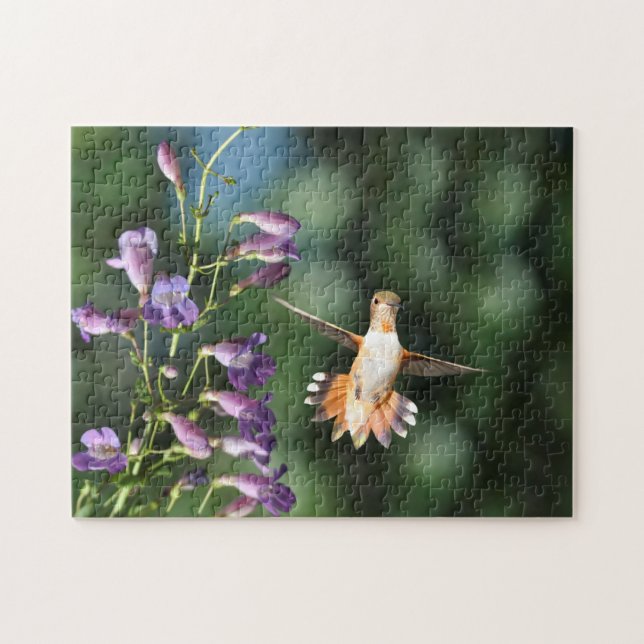 Colibrí en vuelo con rompecabezas florido (Horizontal)