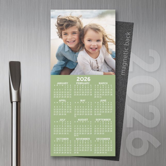 Collage de fotos Calendario 1 - Puede editar verde (2026 Calendar Magnet for the Fridge or Home Office - Add a Photo for a Personal Touch)