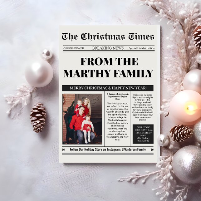 Collage de fotos de Navidad del año en revisión de (Newspaper Year in Review Photo Collage Christmas Holiday Card)