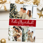 Collage de fotos Feliz Navidad<br><div class="desc">Esta fabulosa tarjeta de 3 fotos navideña con "¡Feliz Navidad!" en un alfabeto moderno y su nombre familiar y año en un tipográfico tipográfico y tradicional, ambos en blanco sobre rojo y con una espalda que coincide, es perfecta para enviarlos a su familia y amigos. ¡A todos les encantará conseguir...</div>