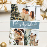 Collage de fotos Feliz Navidad<br><div class="desc">Esta fabulosa tarjeta de 3 fotos navideña con "¡Feliz Navidad!" en un alfabeto moderno y su nombre familiar y año en un tipográfico tipográfico tipográfico tradicional, ambos en blanco sobre azul polvoriento con una espalda que coincide, es perfecta para enviarlos a su familia y amigos. ¡A todos les encantará conseguir...</div>