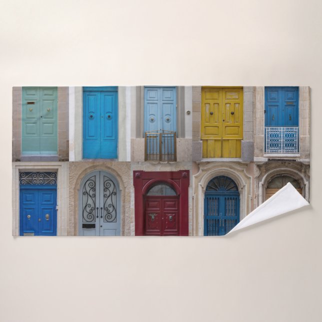 Collage de puertas delanteras de colores (Toalla de baño)