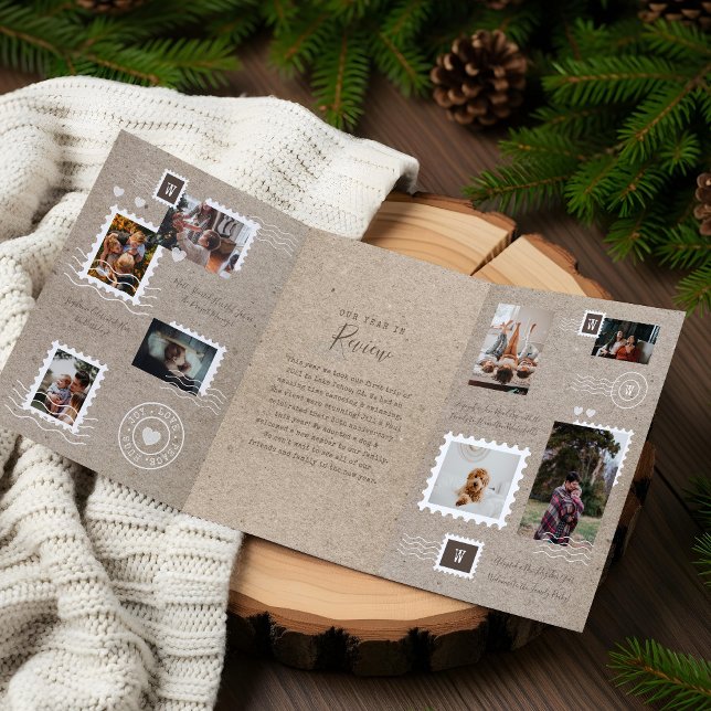Collage de sellos postales de la familia de revisi (Year Review Family Photos Postage Stamp Collage Tri-Fold Invitation)