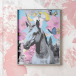 Collage rosa y azul de Unicornio de arte pop retro<br><div class="desc">Añade un toque caprichoso a tu espacio con este poster estético de coqueta con un majestuoso unicornio sobre un marco de ensueño de rosa pastel y flores. El collage retro combina una criatura mágica con elementos artísticos audaces, creando una visión encantadora. Perfecto para añadir un encanto lúdico pero sofisticado, este...</div>