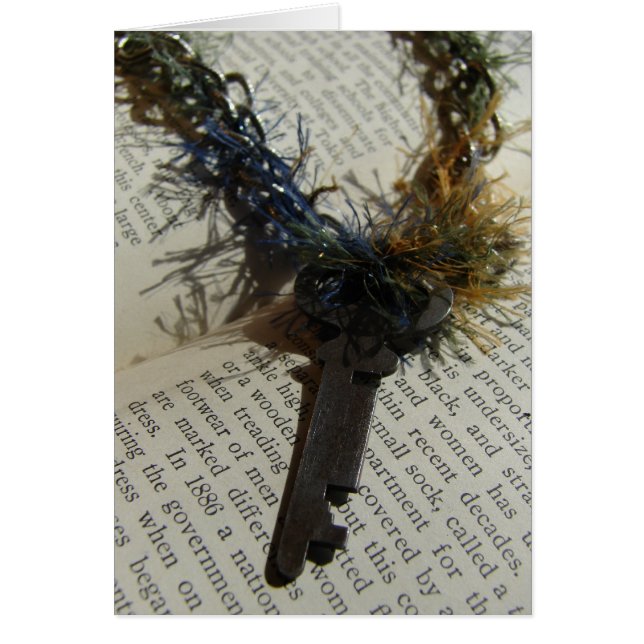 Collar clave en libro de vintage (Frente)