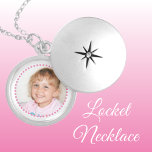 Collar Con Colgante Añadir foto rosa y blanco personalizada<br><div class="desc">Un regalo personalizado de collar de locket. Reemplace la foto con la suya. Rosa y blanco.</div>