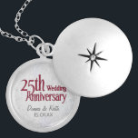 Collar Con Colgante Aniversario del Boda de Plata<br><div class="desc">Nombres de personalizares y fecha del aniversario.</div>