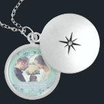 Collar Con Colgante Boda Keepsake<br><div class="desc">Favoritos,  regalos y pasteles de boda personalizados con una pintura acuarela de bonito de una mariposa azul y flores enmarcando tu fotografía con un suave filtro romántico sobre tu imagen para combinar arte y fotografía perfectamente.</div>