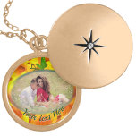 Collar Con Colgante Copa de Oro Amor<br><div class="desc">Pintura de la colección "Copa de Oro" Personalice en la página del producto o haga clic en el botón "Personalizar" para obtener más opciones de diseño. El collar viene en una bolsa de fieltro negra especial, ideal para regalar. El diseño creado a partir de mi pintura "Copa de Oro" captura...</div>