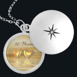 Collar Con Colgante Corazones de Aniversario Dorado<br><div class="desc">Un gran regalo por los 50 años,  este collar tiene mi obra de arte de una escena dorada y amarilla con corazones dorados flotando en el agua. El texto del personalizable dice "50 años".</div>