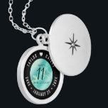 Collar Con Colgante Elegante 11º Aniversario Boda Turquesa<br><div class="desc">¡Celebremos con estilo el 11º aniversario del boda con esta canasta conmemorativa! Las elegantes letras negras y blancas de un mármol amarillo y el fondo azul verdoso añaden un toque memorable a esta ocasión especial y a este hito. Personalizar con los nombres de la pareja, y añada una fecha para...</div>