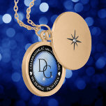 Collar Con Colgante Elegante 67º Aniversario del Boda de Star Sapphire<br><div class="desc">¡Celebremos el 67º aniversario del boda con esta canasta conmemorativa! Las elegantes letras negras y blancas con estrellas estilizadas que cuelgan sobre un fondo azul zafiro añaden un toque memorable a esta ocasión especial y un hito extraordinario. Personalizar con las iniciales de la pareja, un mensaje especial, y fechas para...</div>
