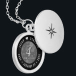 Collar Con Colgante Elegante celebración del cuarto aniversario de Bod<br><div class="desc">¡Conmemorar el cuarto aniversario del boda con este elegante cajón! Elegante serif blanco y sans serif grabados con confeti hexagonal en el fondo de una línea gris añaden un toque memorable para esta ocasión especial y un hito. Personalizar con los nombres de la pareja feliz, y fechas para su aniversario...</div>